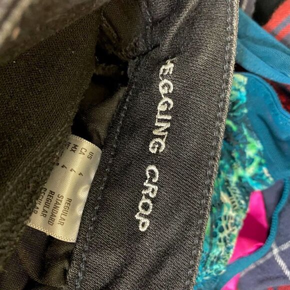 American Eagle Black Jegging Crop Distressed Ripped Black Denim Jeans Size 4 - Picture 5 of 7